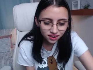 sofia__queen broadcast blowjob sessions with sucking massive cocks and even bigger dildo toys