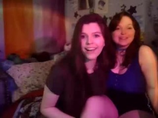evelyn_and_junie  webcam sex