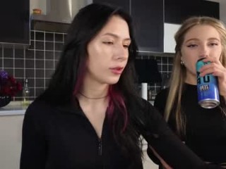 yononeey broadcast giving a sloppy, deep blowjob during one of amazing cum shows