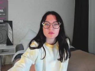 amilia_guess broadcast giving a sloppy, deep blowjob during one of amazing cum shows