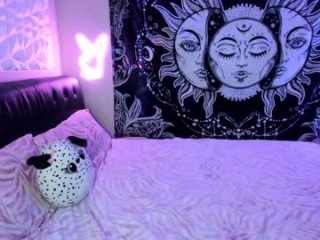 xbbybelle broadcast deepthroating a big cock or a dildo during passionate cum show